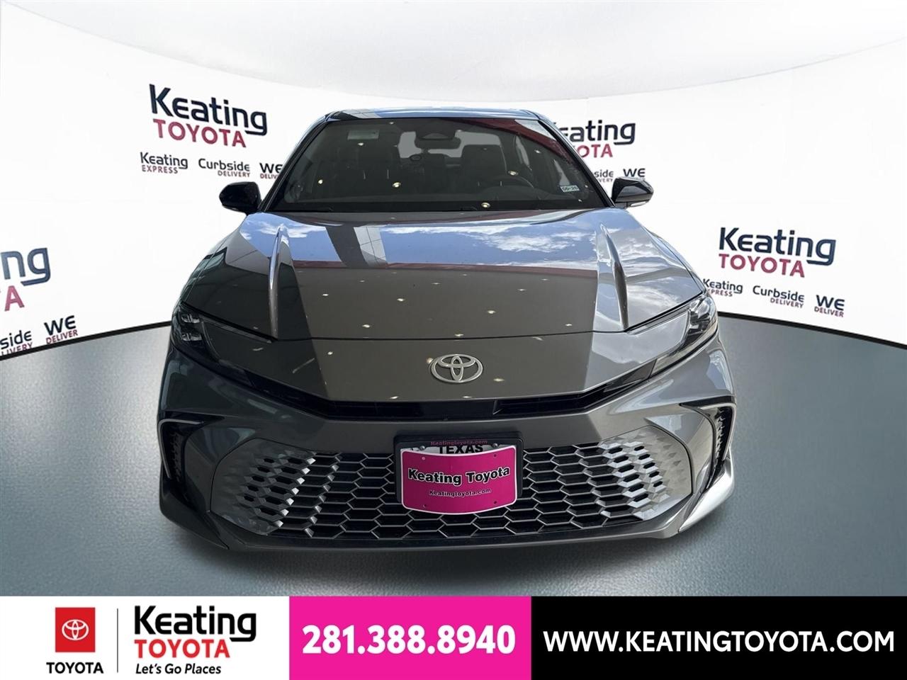 Toyota Camry Hybrid XLE 2025