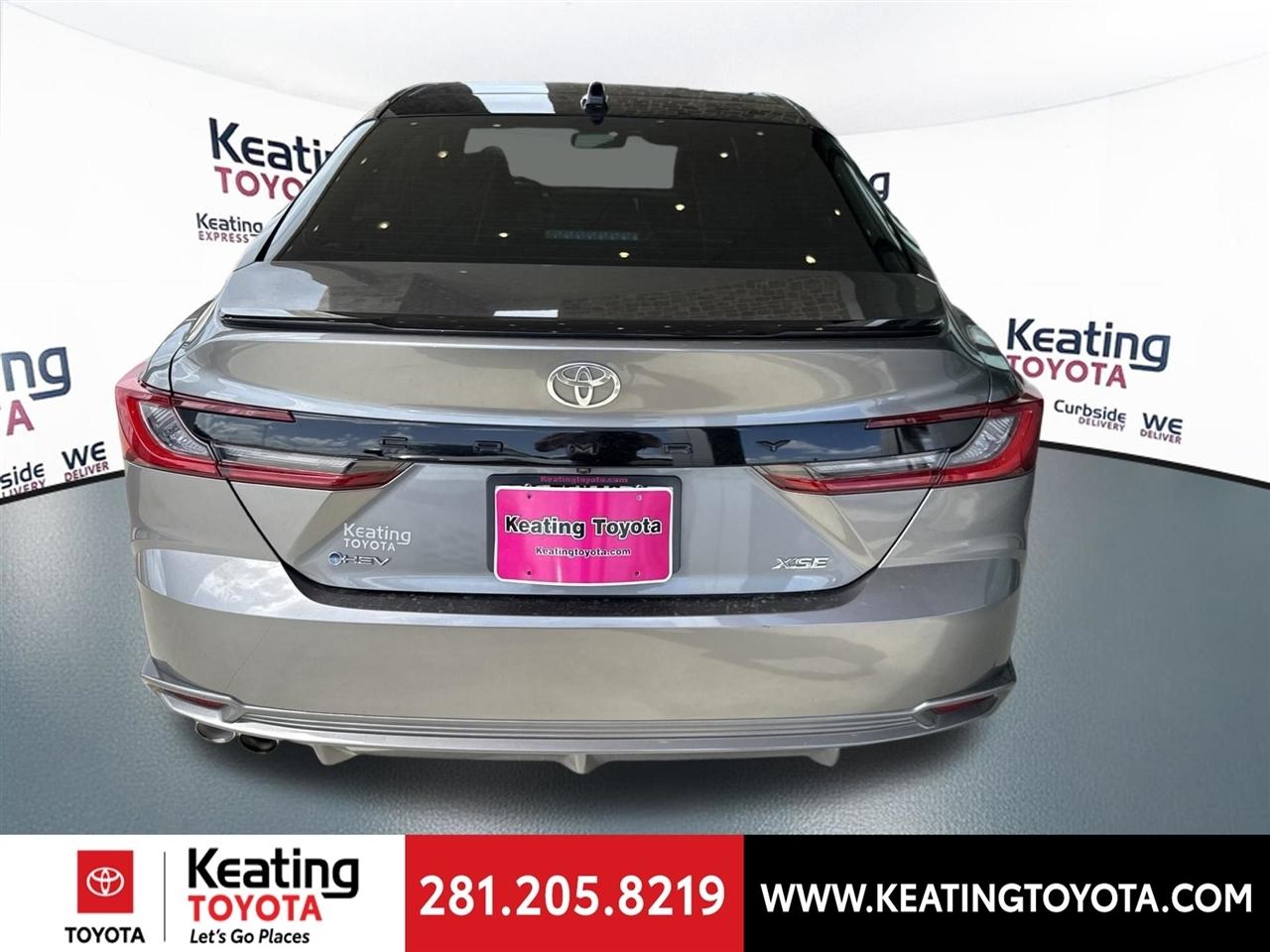 Toyota Camry Hybrid XLE 2025