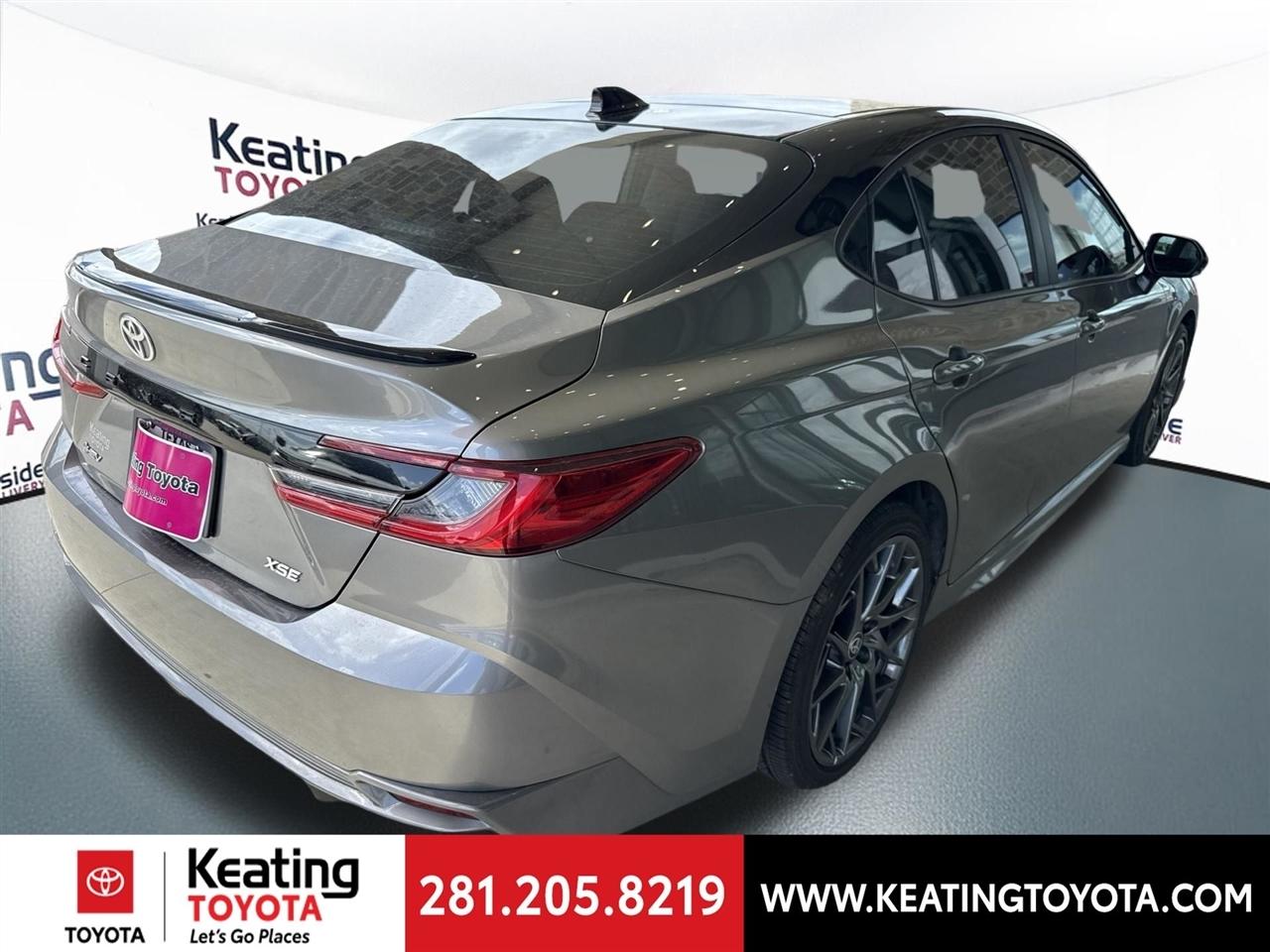Toyota Camry Hybrid XLE 2025