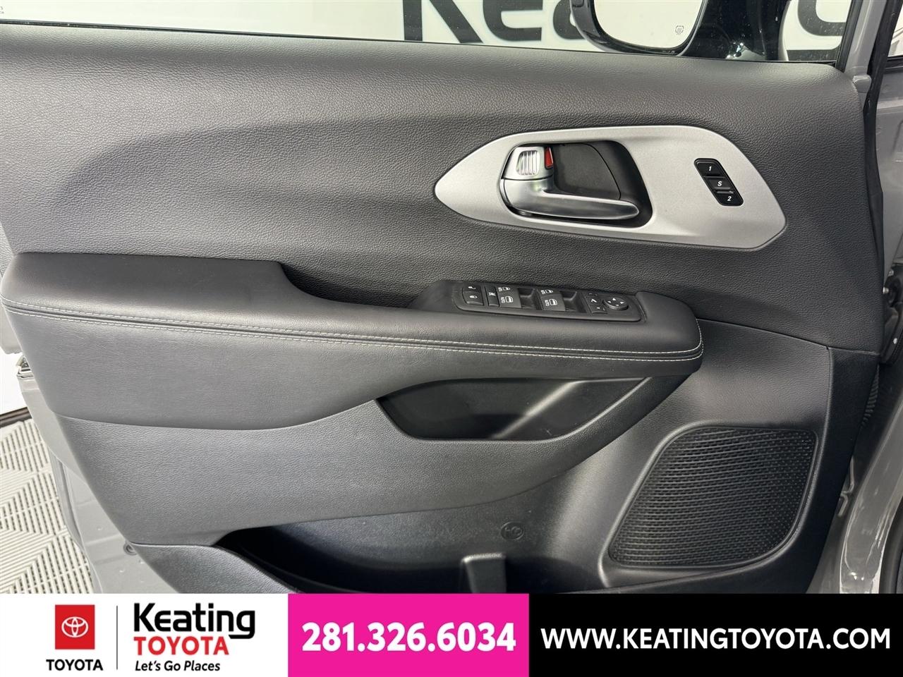 Chrysler Pacifica Limited 2025
