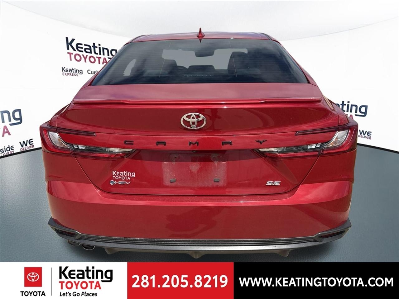 Toyota Camry Hybrid XLE 2025