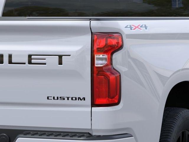 Chevrolet Silverado 1500 Custom Crew Cab 4WD 2026