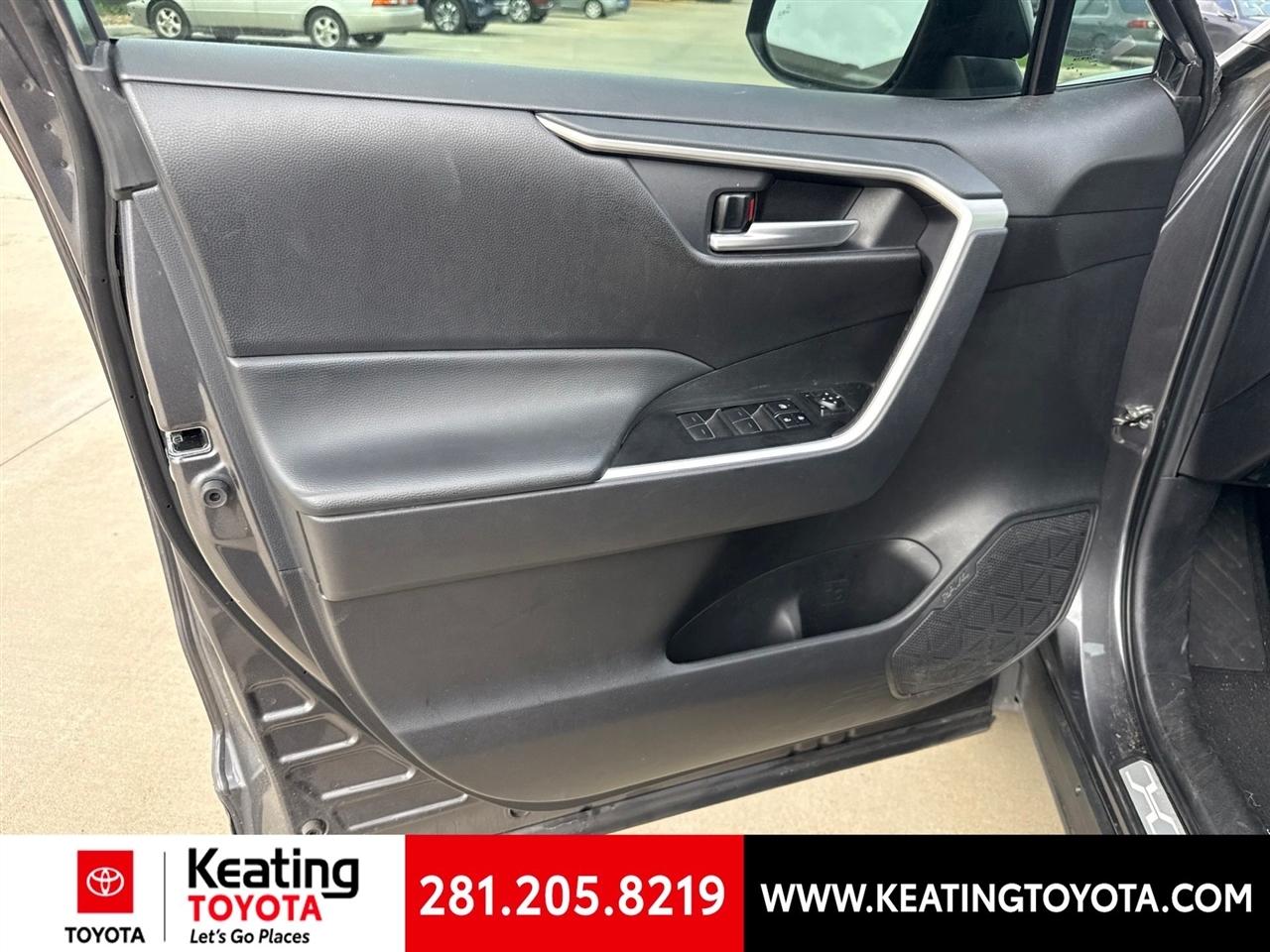 Toyota RAV4 XLE 2024