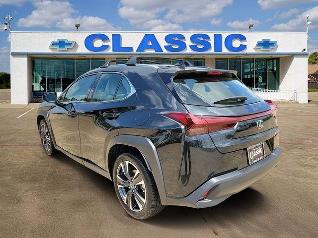 Lexus UX 300h F SPORT Design 2025