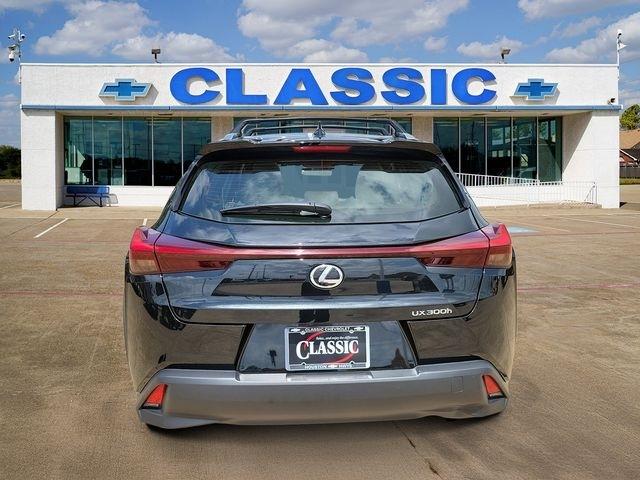 Lexus UX 300h F SPORT Design 2025