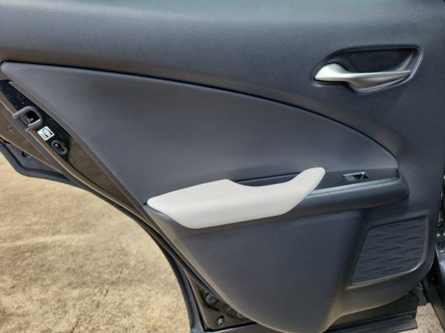 Lexus UX 300h F SPORT Design 2025