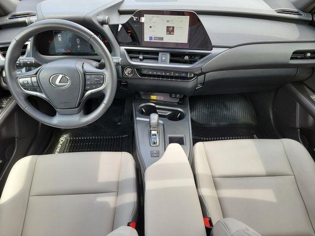 Lexus UX 300h F SPORT Design 2025