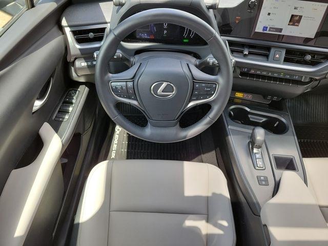 Lexus UX 300h F SPORT Design 2025
