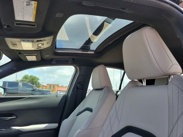 Lexus UX 300h F SPORT Design 2025