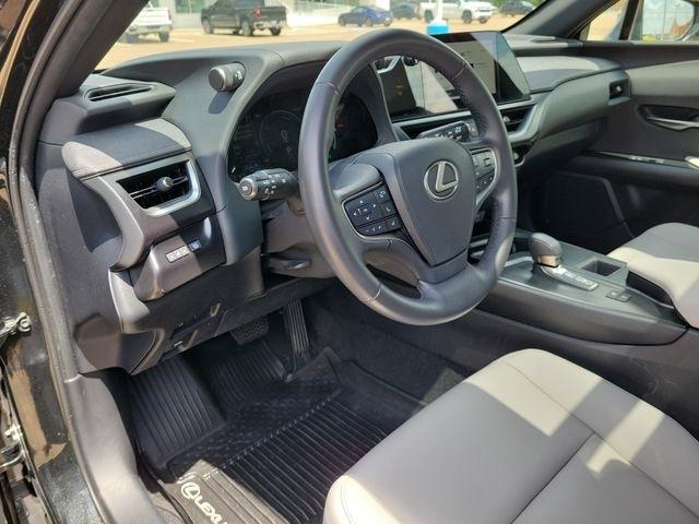 Lexus UX 300h F SPORT Design 2025