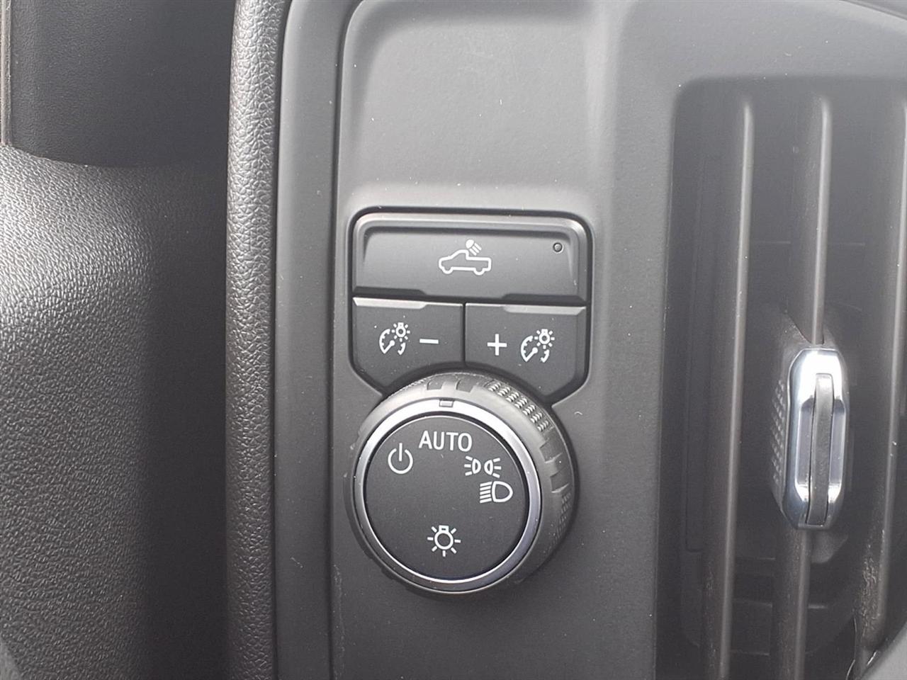 Chevrolet Silverado 1500 Limited Custom Crew Cab Short Box 2WD 2022