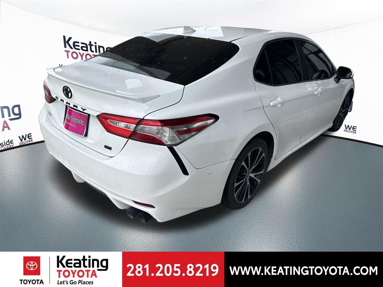 Toyota Camry SE 2020