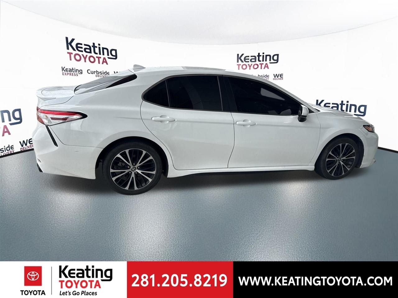Toyota Camry SE 2020