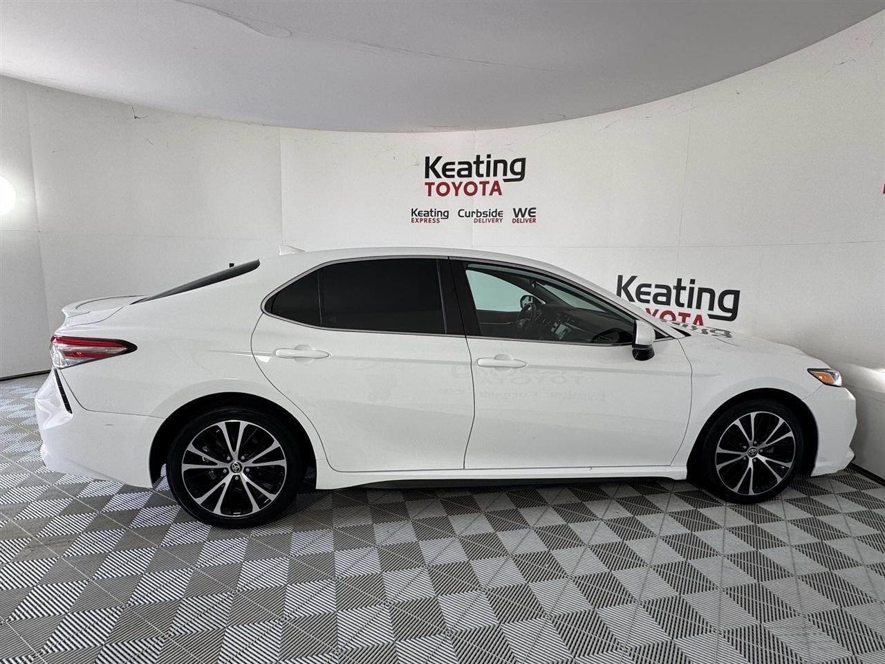 Toyota Camry SE 2020