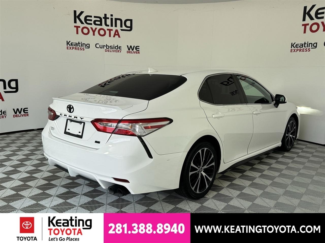 Toyota Camry SE 2020