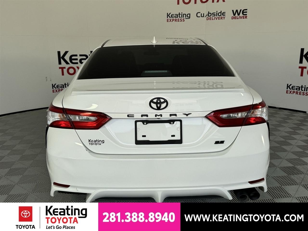 Toyota Camry SE 2020