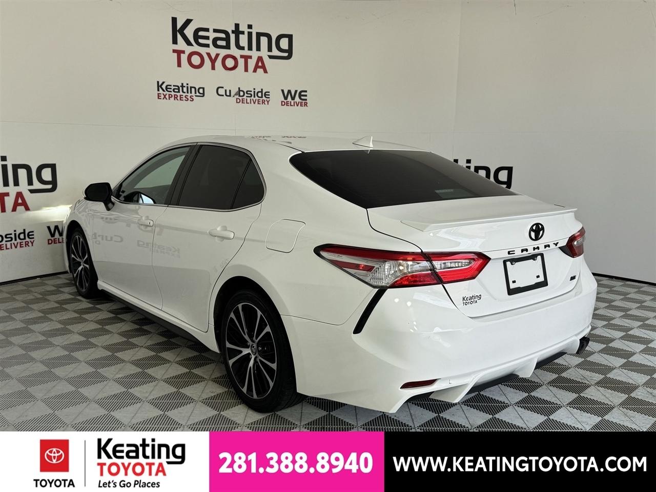 Toyota Camry SE 2020
