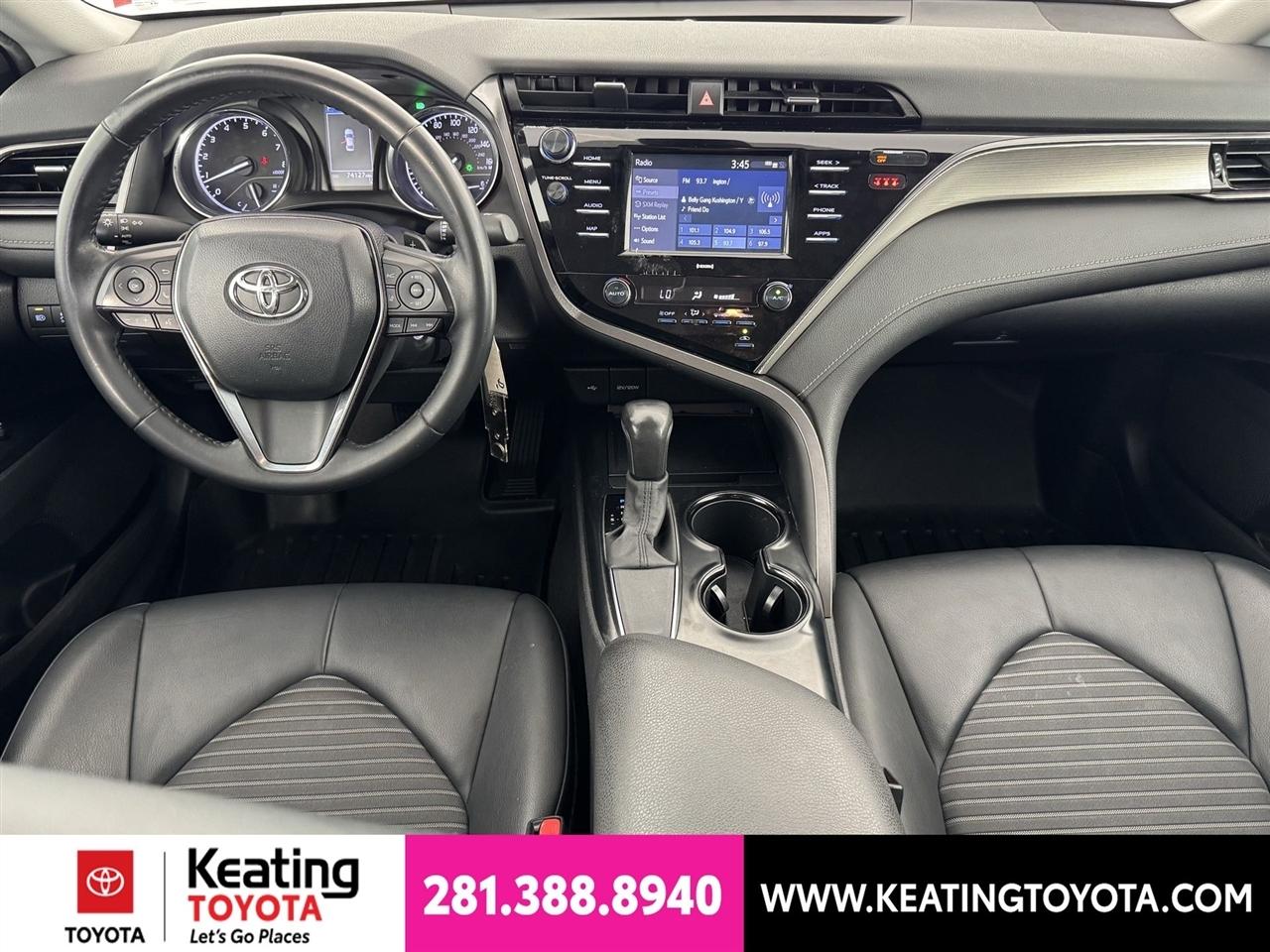 Toyota Camry SE 2020