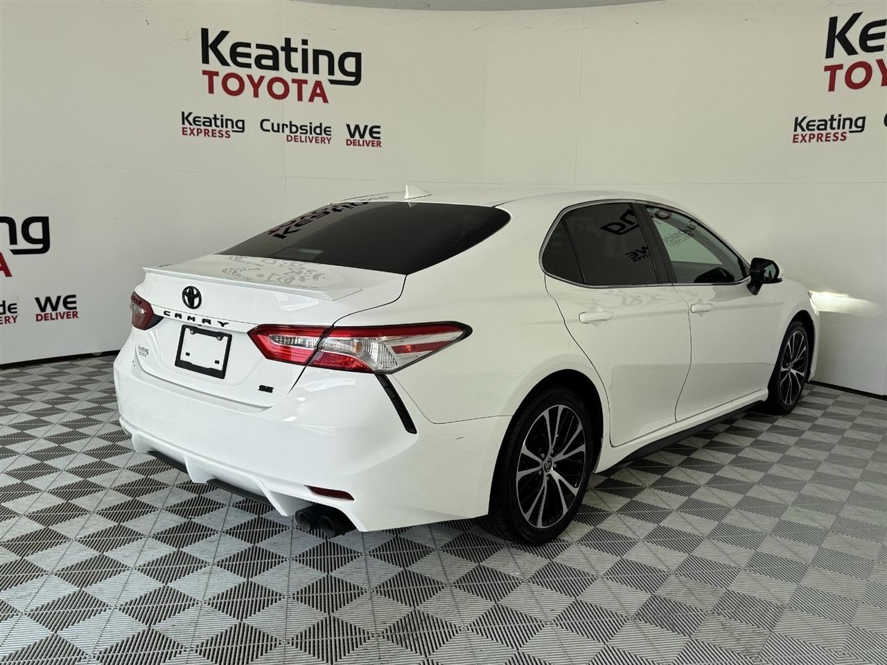 Toyota Camry SE 2020