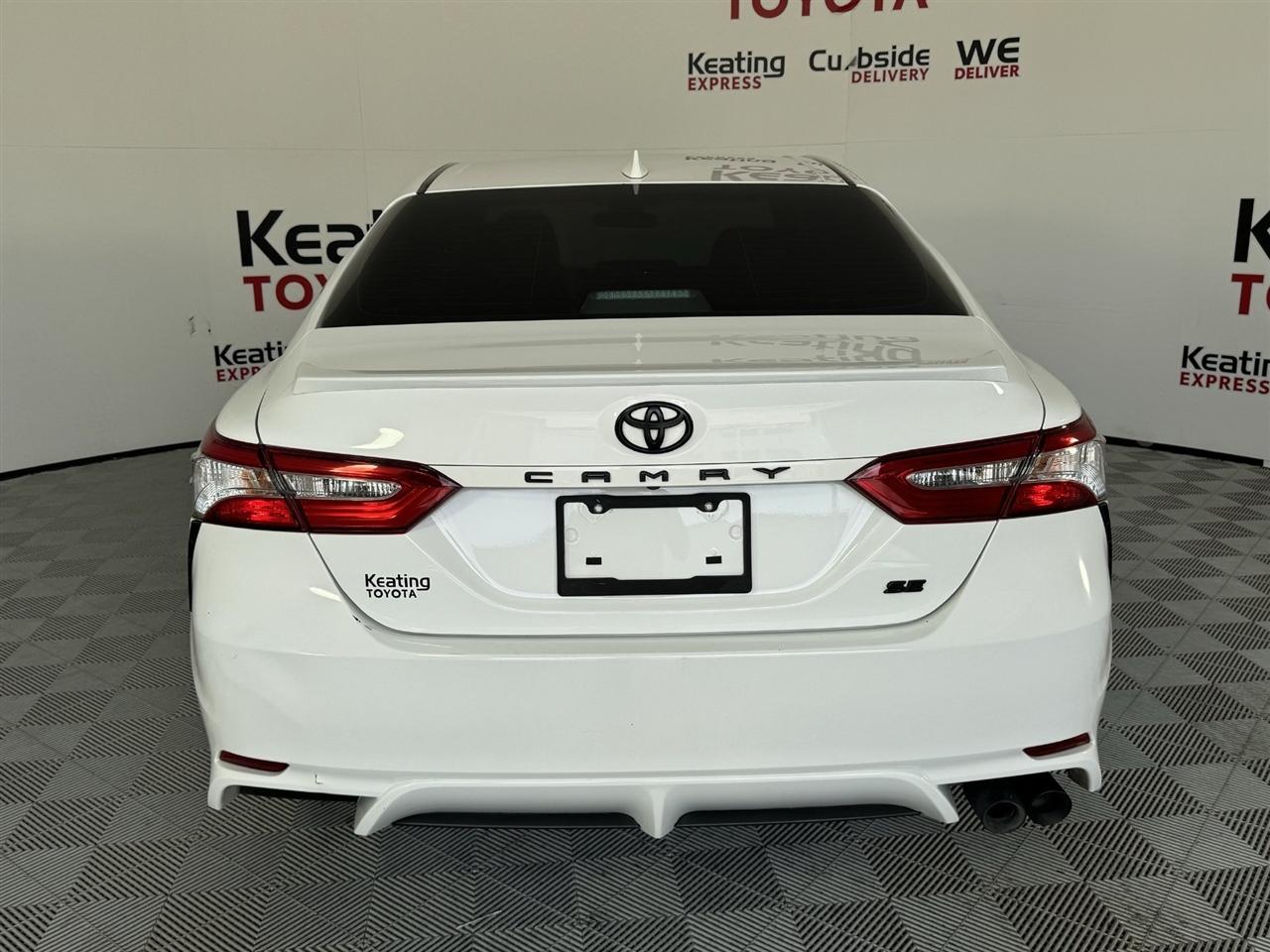 Toyota Camry SE 2020