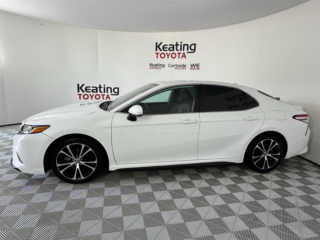 Toyota Camry SE 2020