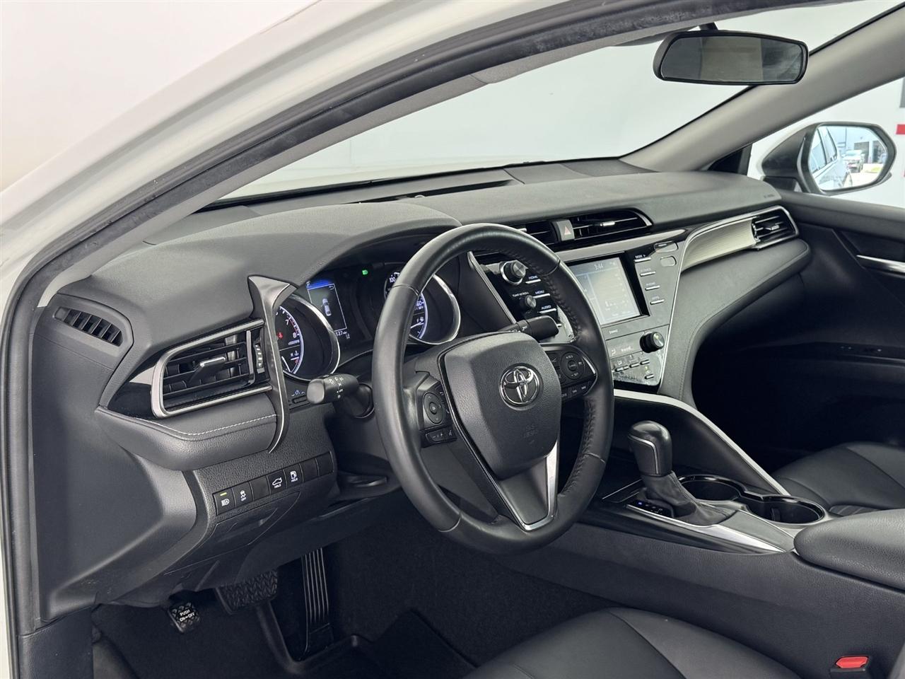 Toyota Camry SE 2020