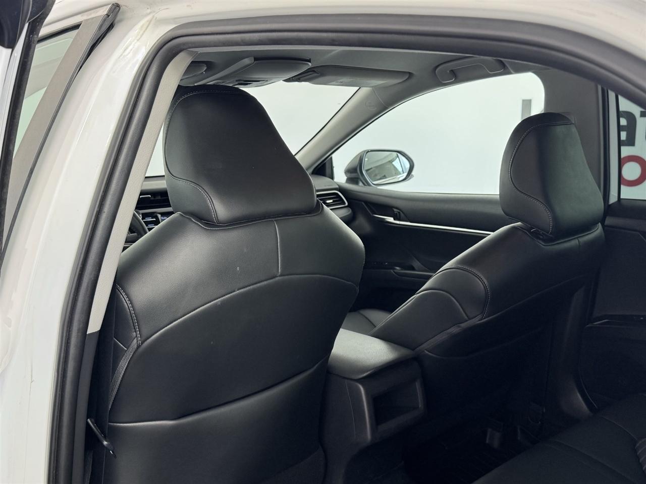 Toyota Camry SE 2020