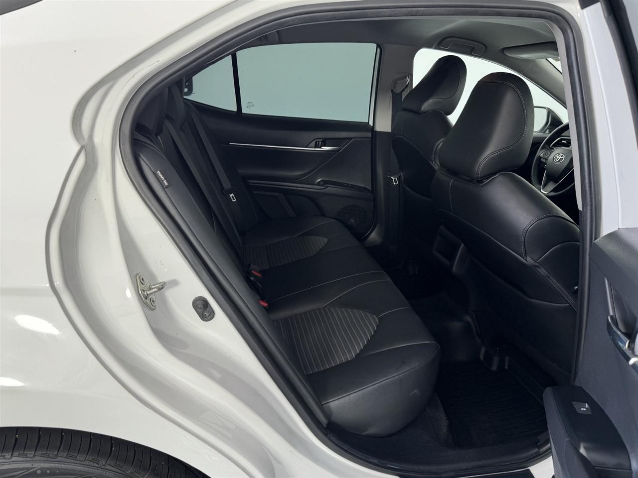 Toyota Camry SE 2020