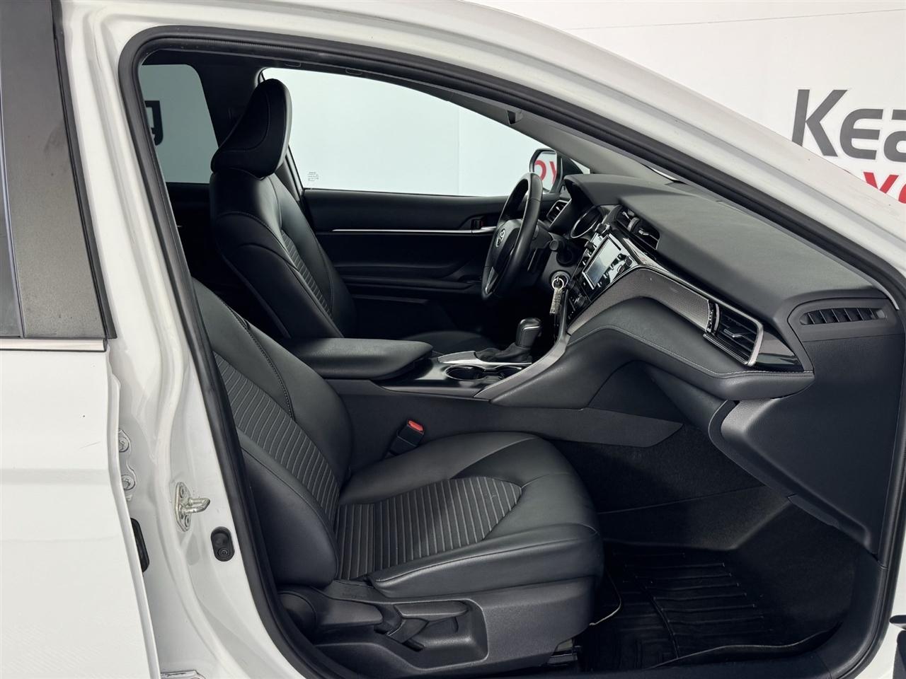 Toyota Camry SE 2020