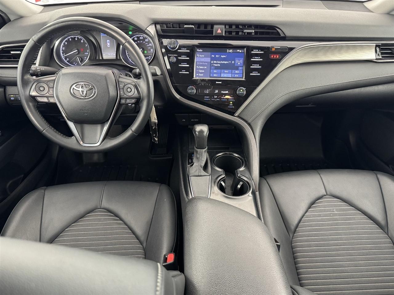 Toyota Camry SE 2020