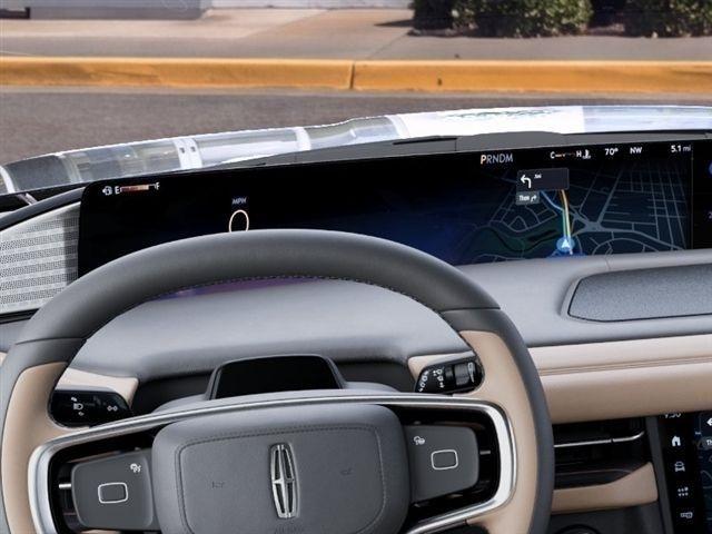 Lincoln Navigator L  2027