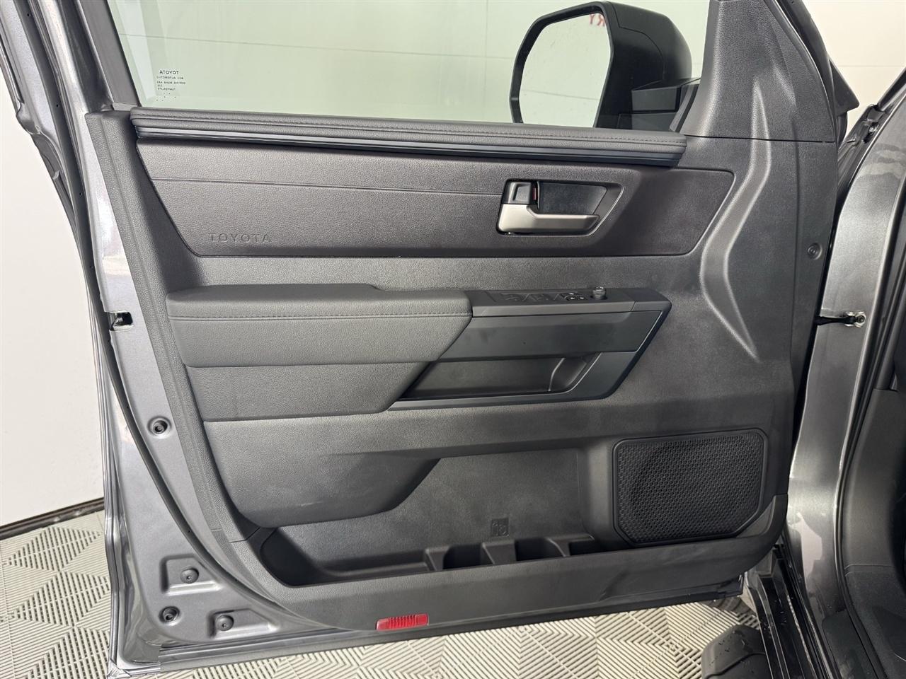 Toyota Tundra SR5 CrewMax 2WD 2026