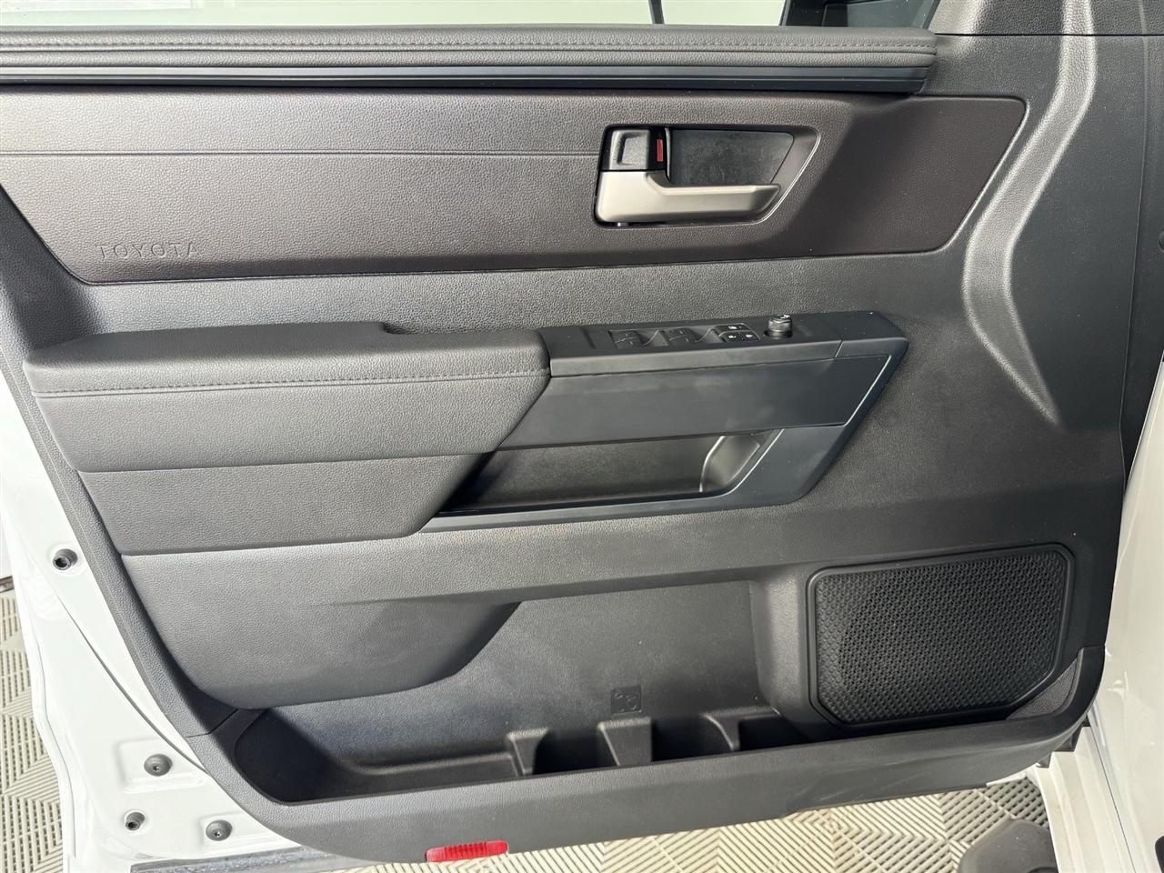 Toyota Tundra SR5 CrewMax 2WD 2026