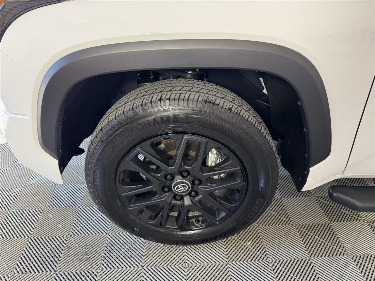 Toyota Tundra SR5 CrewMax 2WD 2026
