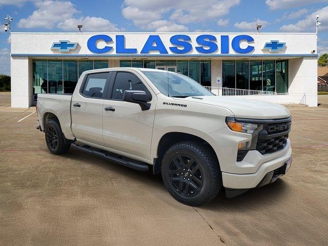 Chevrolet Silverado 1500 Custom Crew Cab 2WD 2026