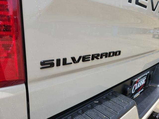 Chevrolet Silverado 1500 Custom Crew Cab 2WD 2026