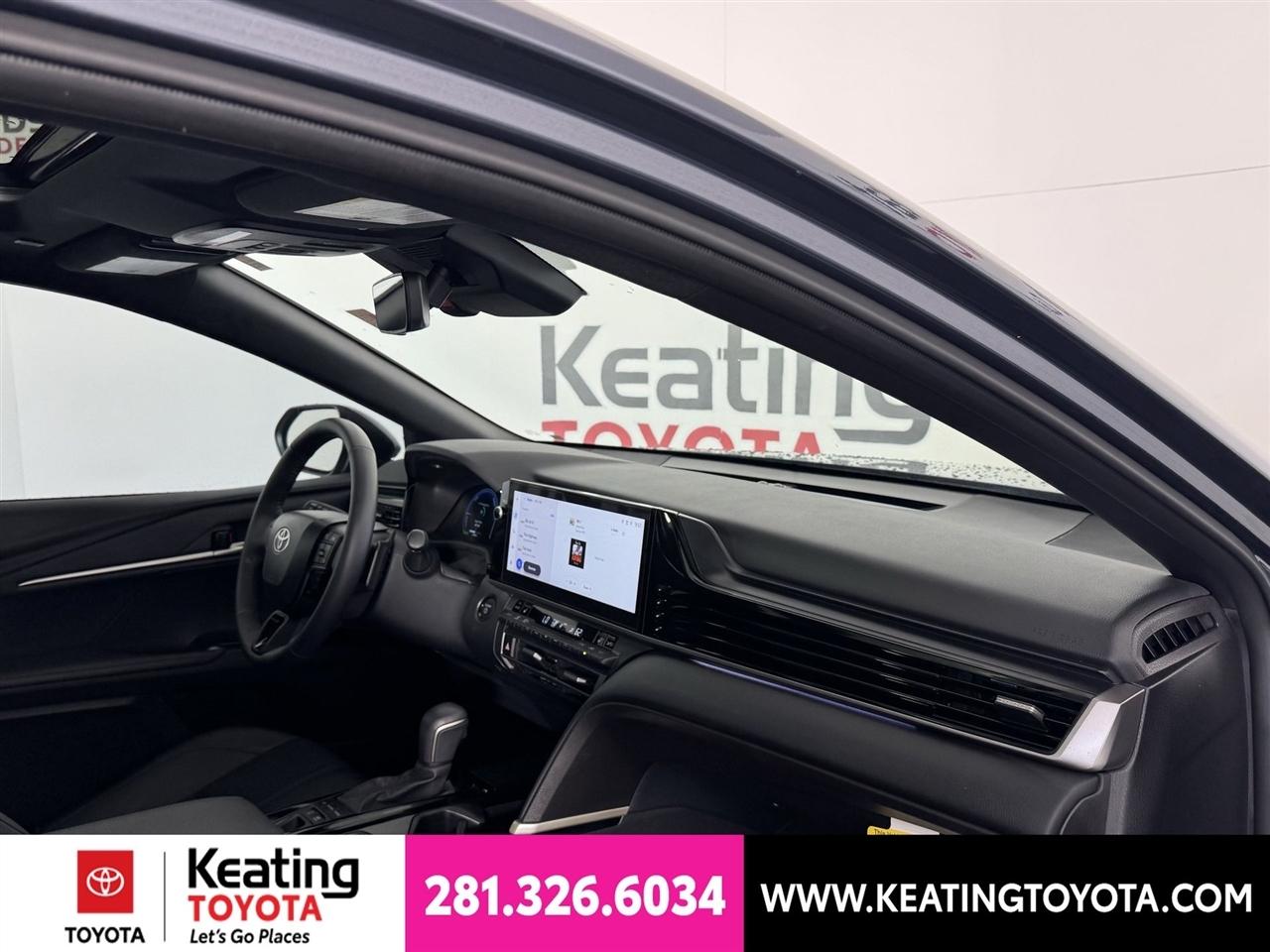 Toyota Camry Hybrid XLE 2026