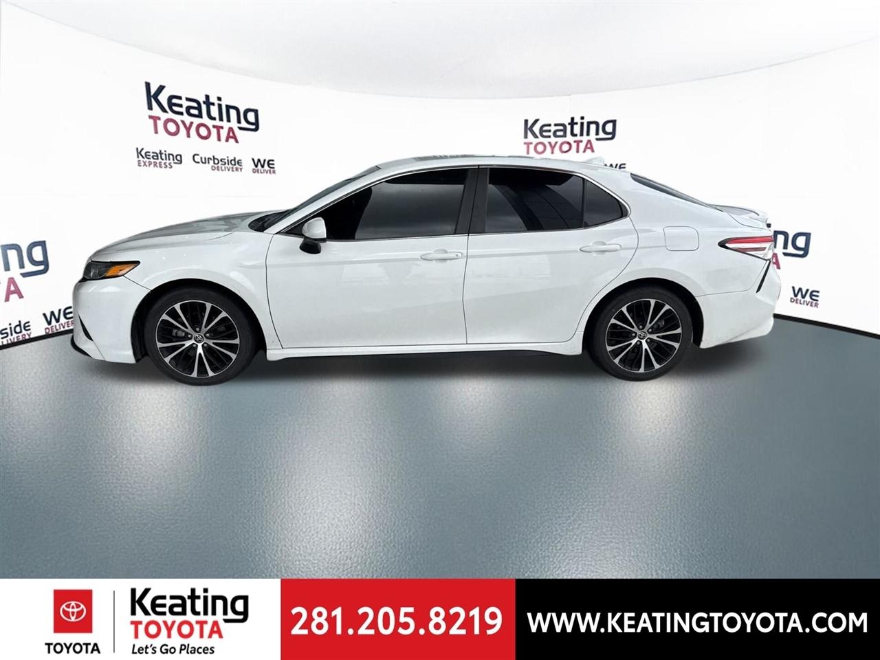 Toyota Camry SE 2020