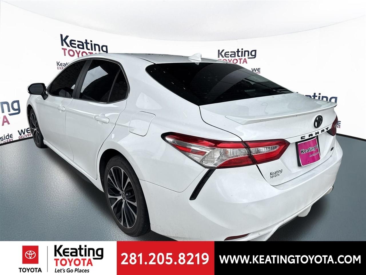 Toyota Camry SE 2020