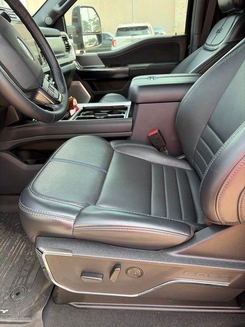 Ford F-250 SD Platinum Crew Cab 4WD 2026