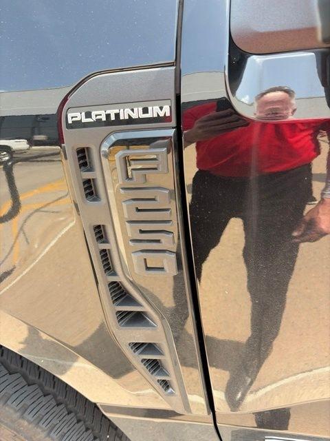Ford F-250 SD Platinum Crew Cab 4WD 2026