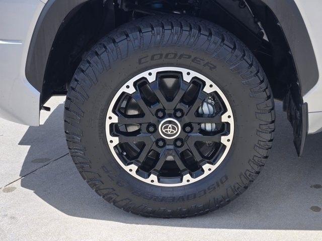 Toyota Tundra SR5 CrewMax 4WD 2024