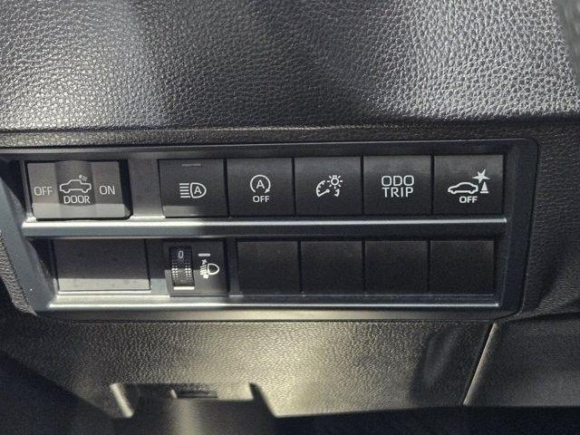 Toyota Tundra SR5 CrewMax 4WD 2024