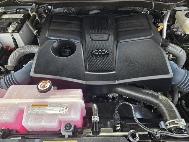 Toyota Tundra SR5 CrewMax 4WD 2024
