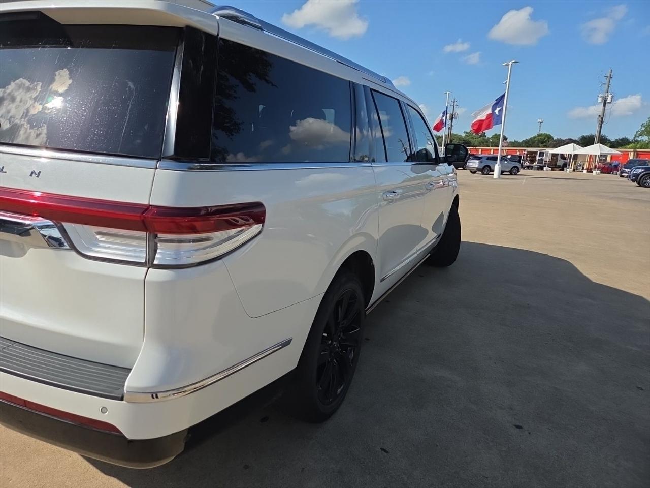 Lincoln Navigator L Reserve 4WD 2023