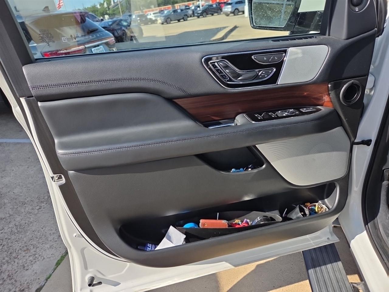Lincoln Navigator L Reserve 4WD 2023