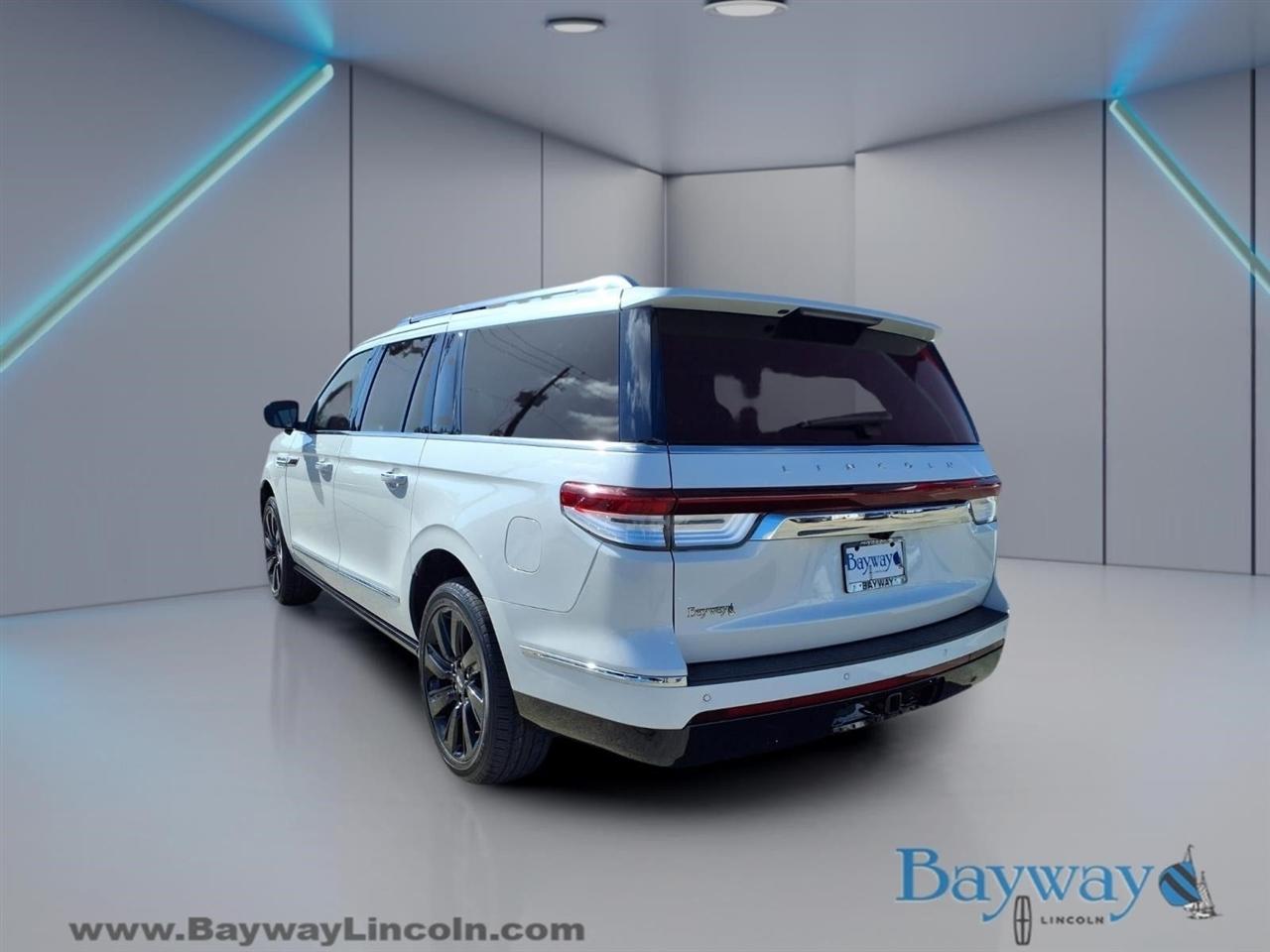 Lincoln Navigator L Reserve 4WD 2023