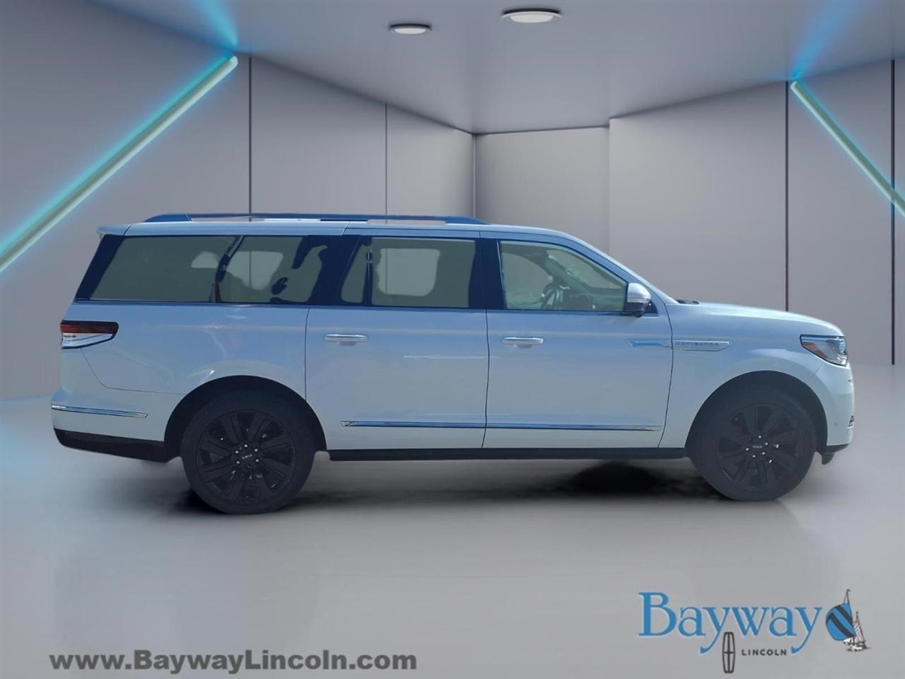 Lincoln Navigator L Reserve 4WD 2023