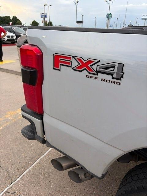Ford F-250 SD XL Crew Cab 4WD 2025