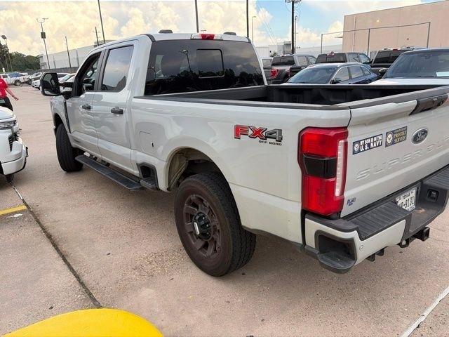 Ford F-250 SD XL Crew Cab 4WD 2025